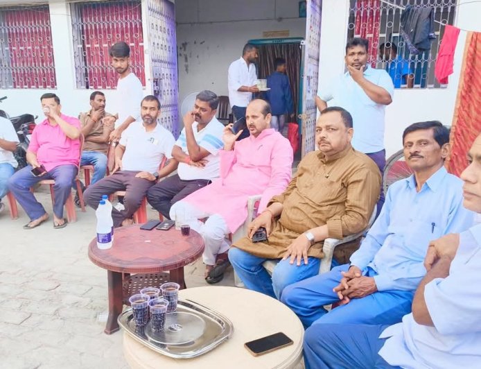 राजद कार्यकर्ताओं व समाजसेवियों की बैठक सम्पन्न