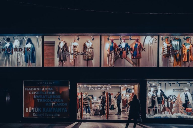 pexels-aysegul-alp-15054264